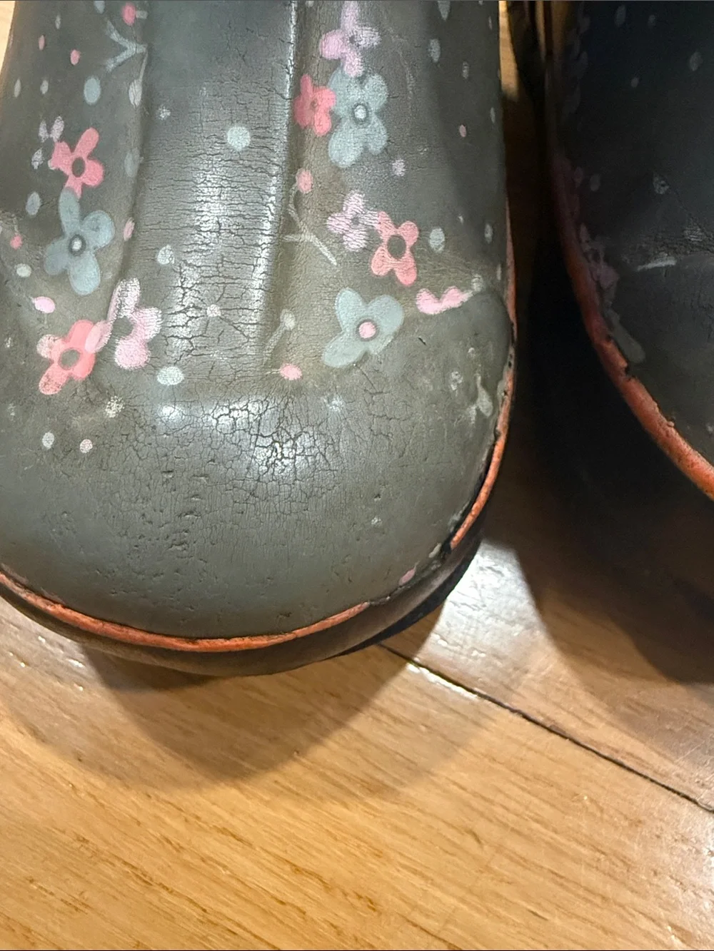 Bogs girls flowers / stripes snowboots size 9 .